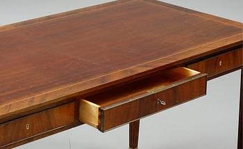 SKRIVBORD, gustaviansk stil. 1900-tal.
