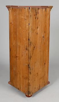 HÄNGHÖRNSKÅP, 1800-tal, bemålat.
