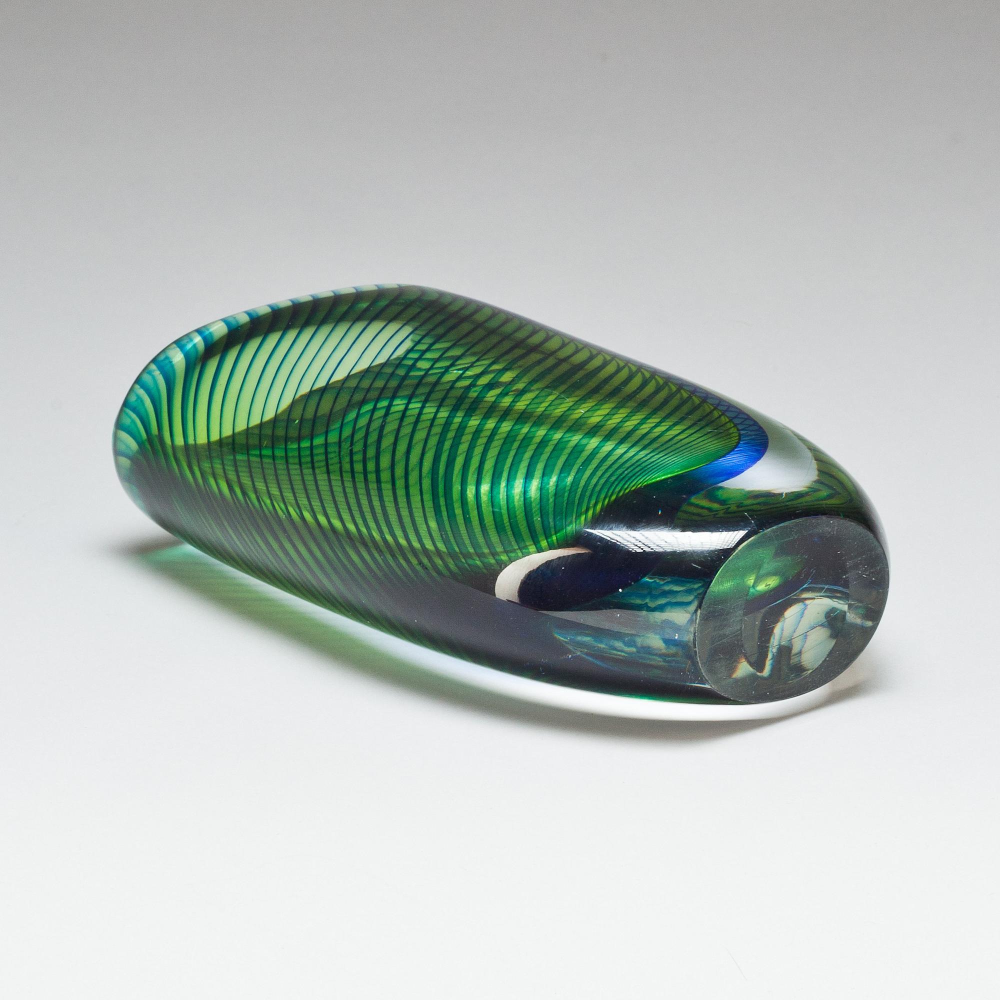 VAS, glas, Vicke Lindstrand, Kosta, signerad LH 1589.