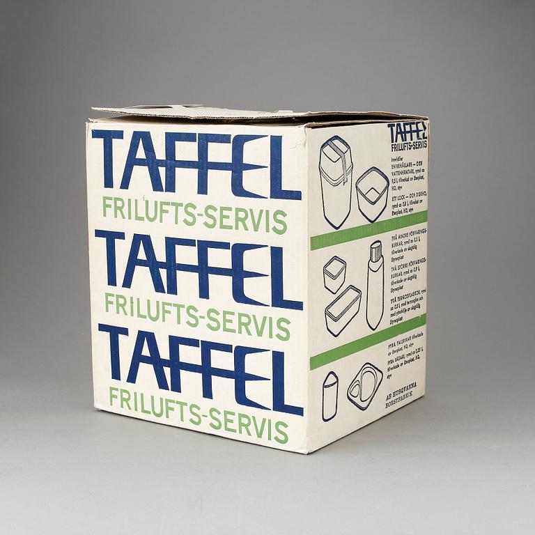 PICKNICKSET, plast, "Taffel Frilufts-servis", design Sigvard Bernadotte 1959, Huqvarna.