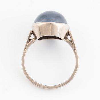 An 18K white gold ring set with a star sapphire.