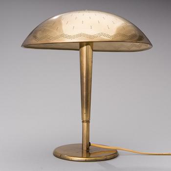 A desk light manufactured by Taito Oy or Idman in the 1940s.