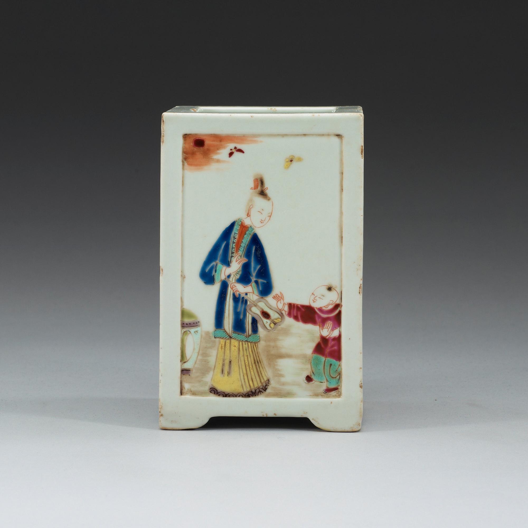 A famille rose brushpot, Qing dynasty (1644-1912).