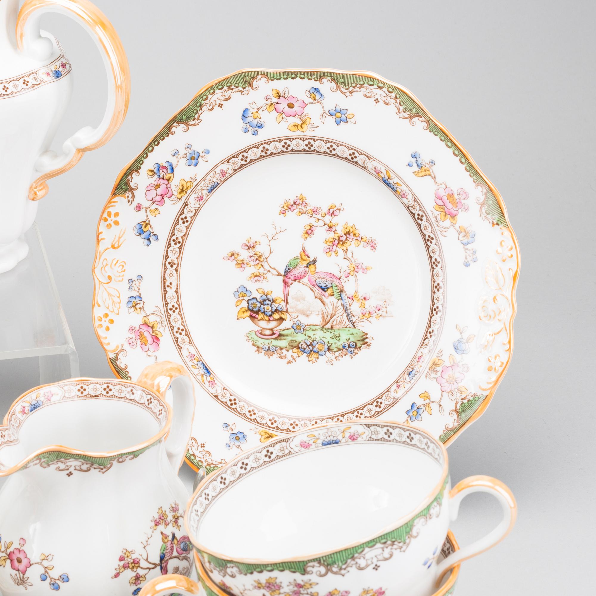 An english mid 20th century coffee and tea bone china "Eden", Spode service set. 52 parts.