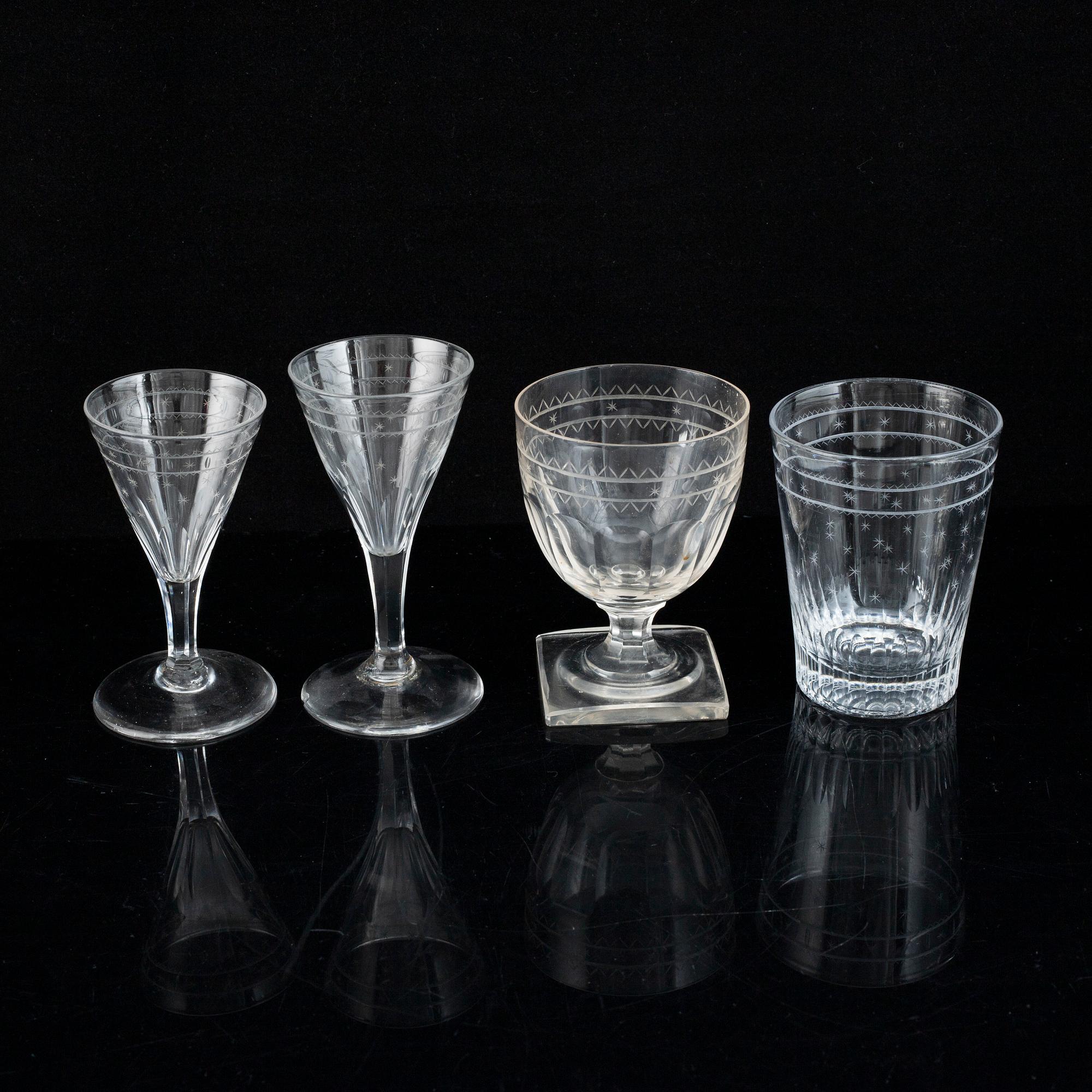 A part glass service, 20th century (25 pieces).