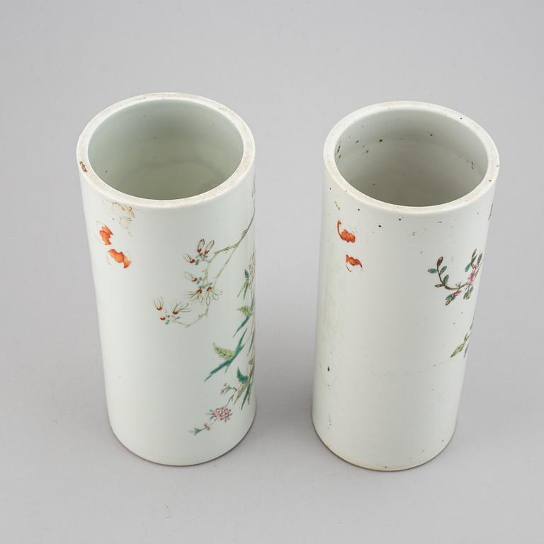 Two Chinese vases, 20th Century.