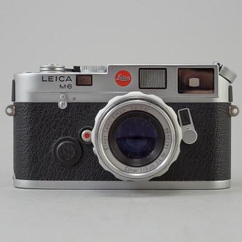 A chrome body Leica M6 no 2422201.  from 1997 with Elmar f=9 cm 1:4 no 1493090.