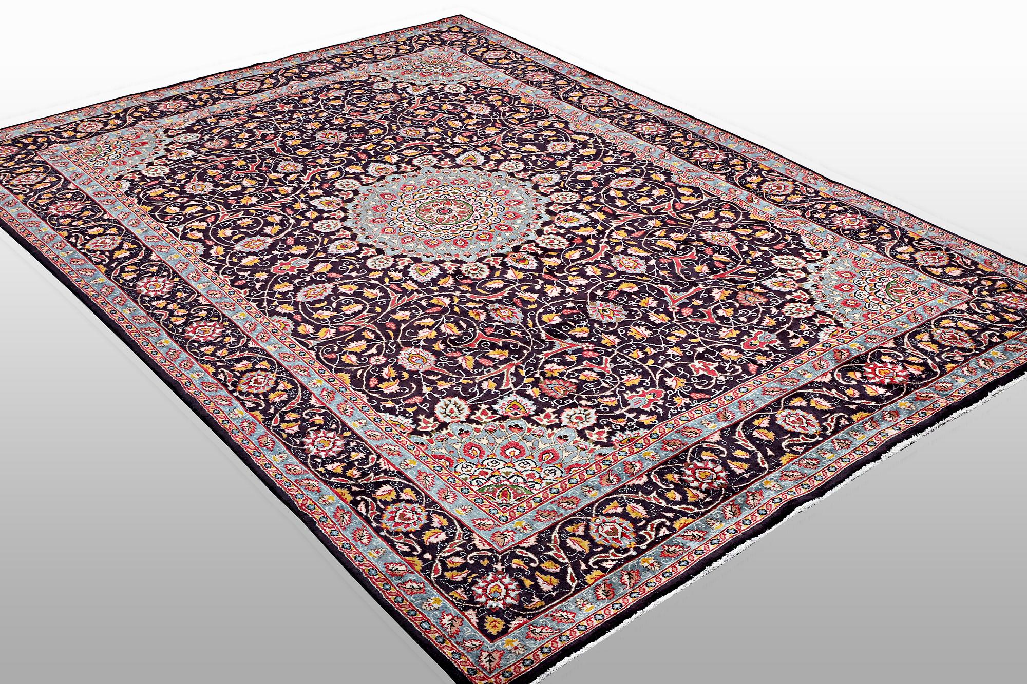 A carpet, Kashan, ca 354 x 242 cm.