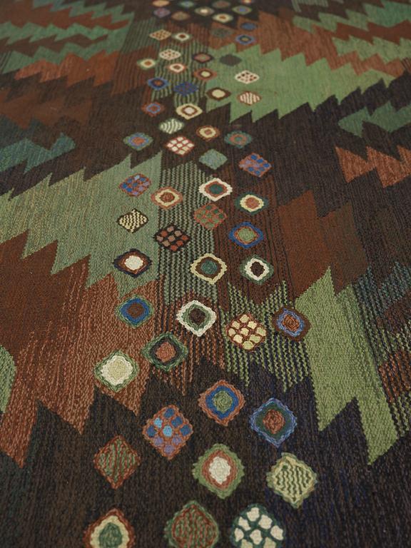 BARBRO NILSSON, matta, gobelängteknik, 289,5 x 238,5 cm, "Tånga brun och grön", signerad AB MMF BN.