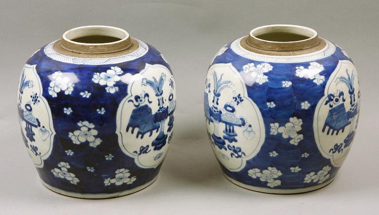 BOJANER, ett par, porslin, Kina, 1900/2000-tal.
