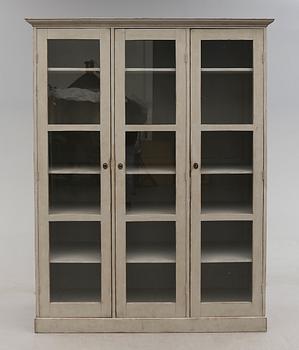 VITRINSKÅP, omkring år 1900.