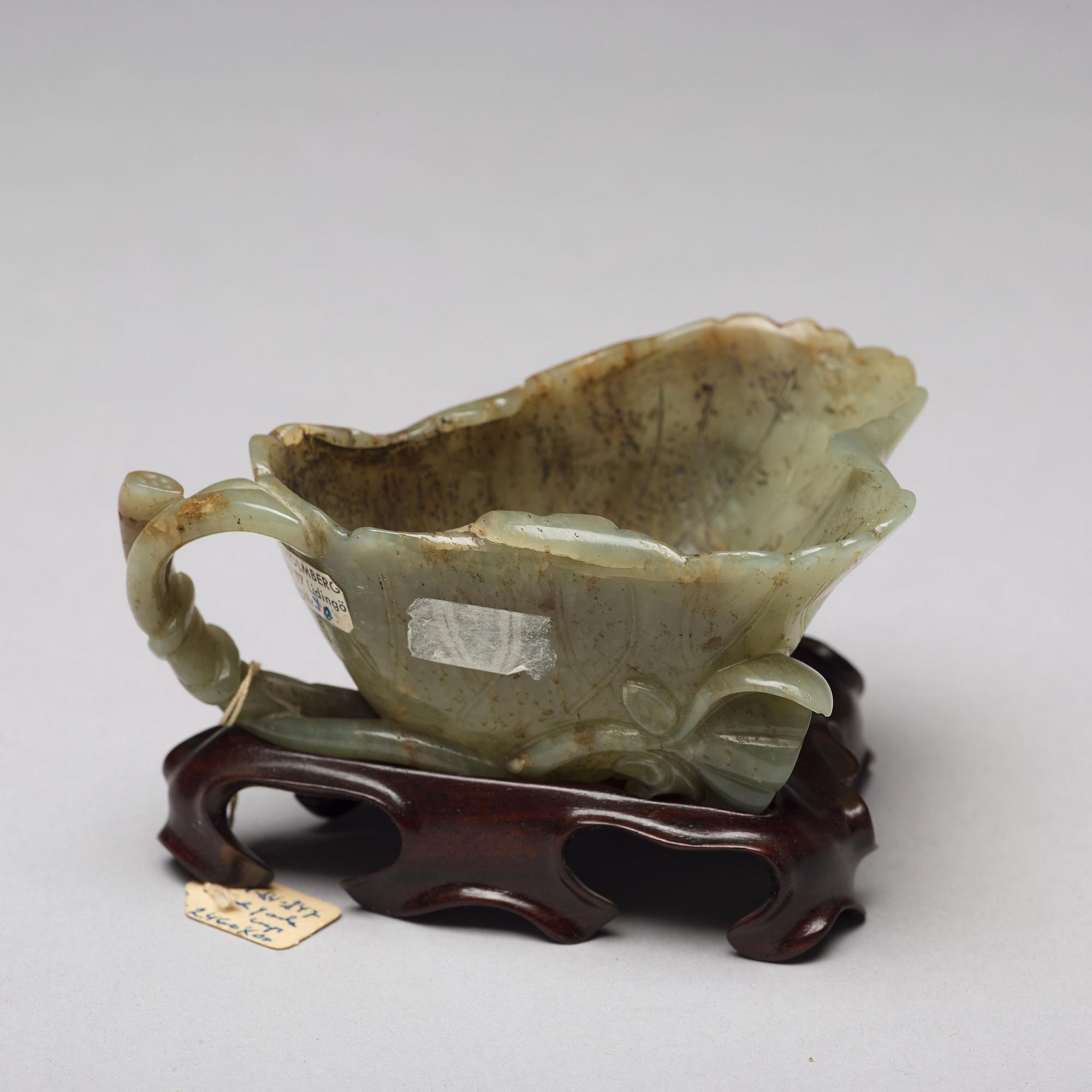 KOPPAR, tre stycken, bl.a. nefrit. Kina.