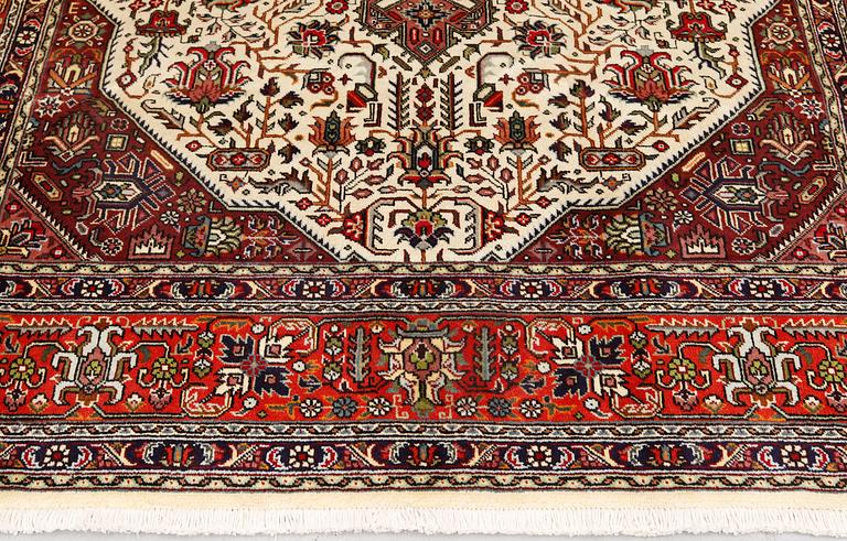 A Tabriz carpet, approximately 298 x 198 cm.