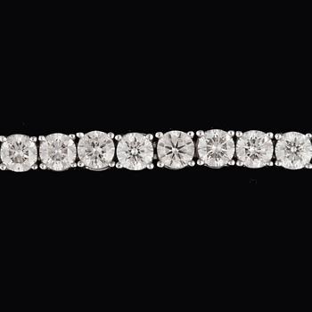 124. A brilliant-cut diamond, circa 8.20 ct, line bracelet.