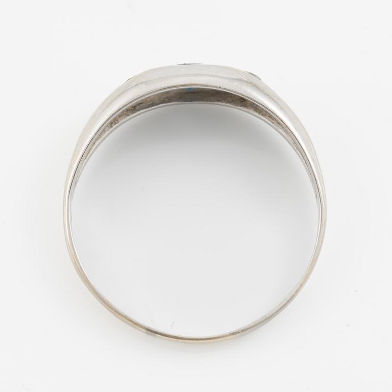 Ring, 18K white gold with sapphire and brilliant-cut diamonds.