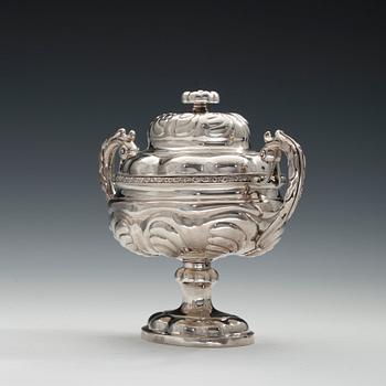 A SUGAR BOWL, 13L silver. G.E. Dehio Tallinn 1810-57. Height 20 cm. Weight 627 g.