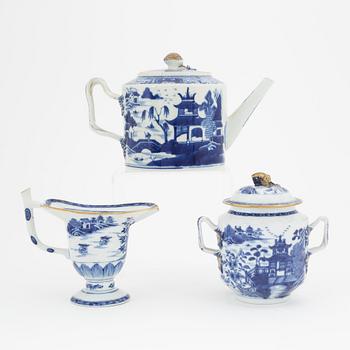 A Chinese blue and white porcelain teapot, a lidded box and a sauce jug, Qing dynasty,  Jiaqing, (1796-1820).