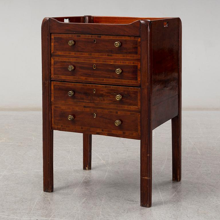 An English 19th century commode.