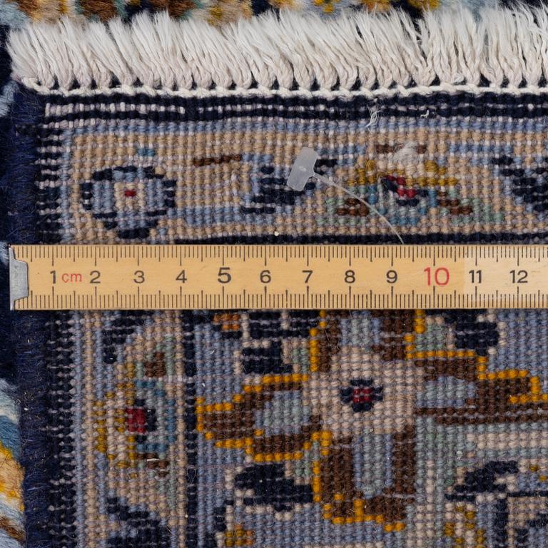 Matta, Keshan, ca 385 x 270 cm.