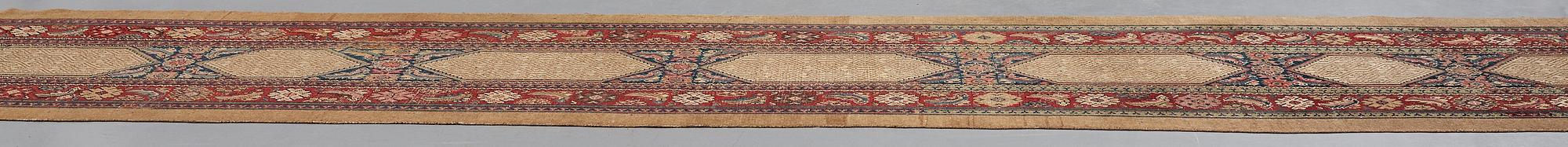 MATTO, an antique/semi-antique Hamadan, one of a pair, ca 534 x 114 cm (as well as 2,5 and 1,5 cm flat weave at.