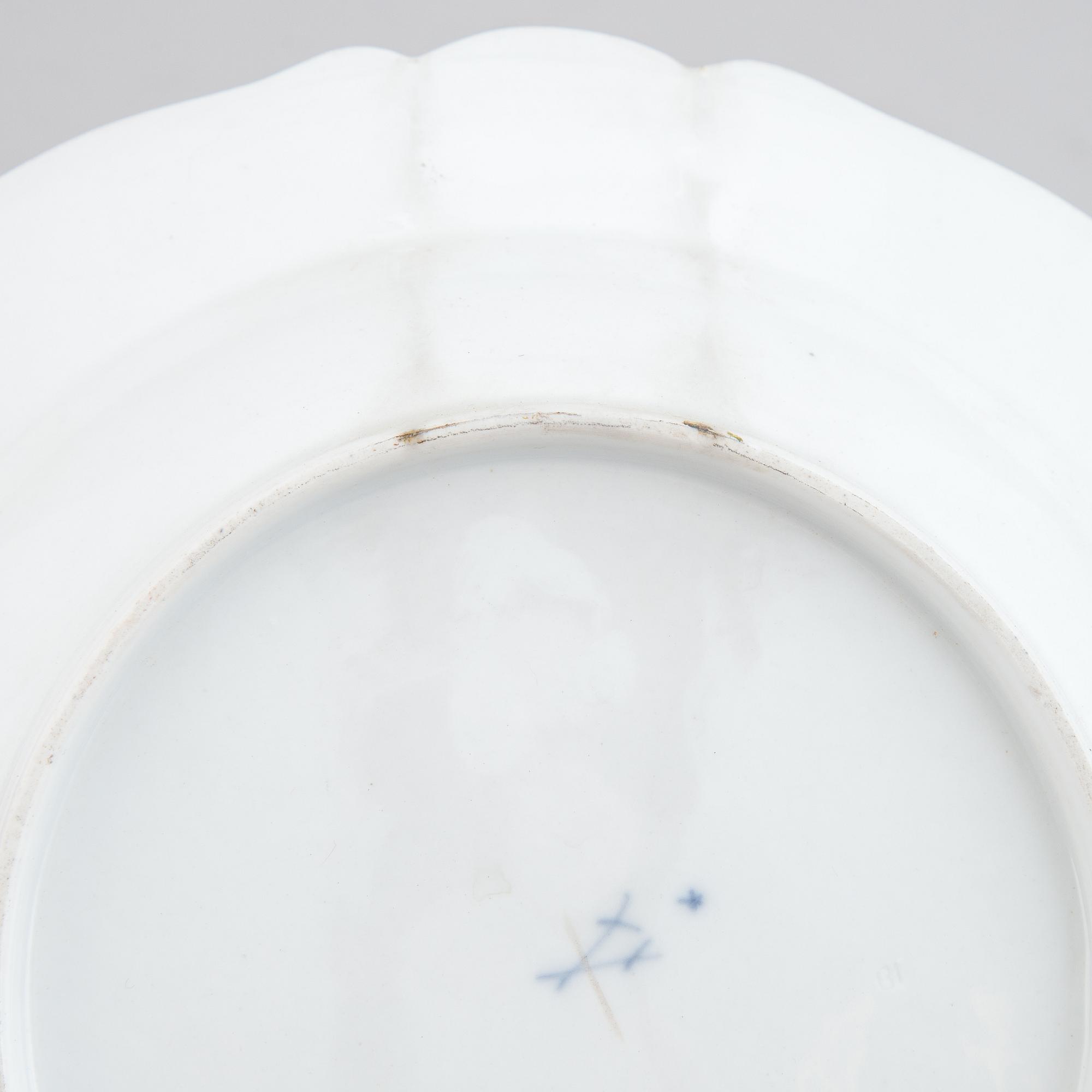 A group of 17 porcelain dishes. Meissen, punktzeit (1756-1773) and Marcolinis period (1774-1814).