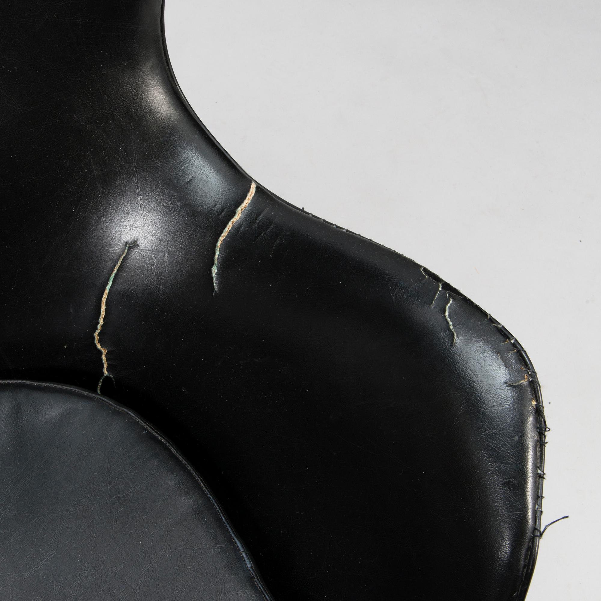 ARNE JACOBSEN, A 1960s arm chair "Egg chair" designed for Fritz Hansen, Denmark.