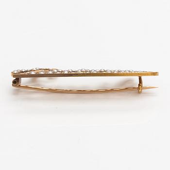 An 18K gold 'Emilie' brooch with pearls.