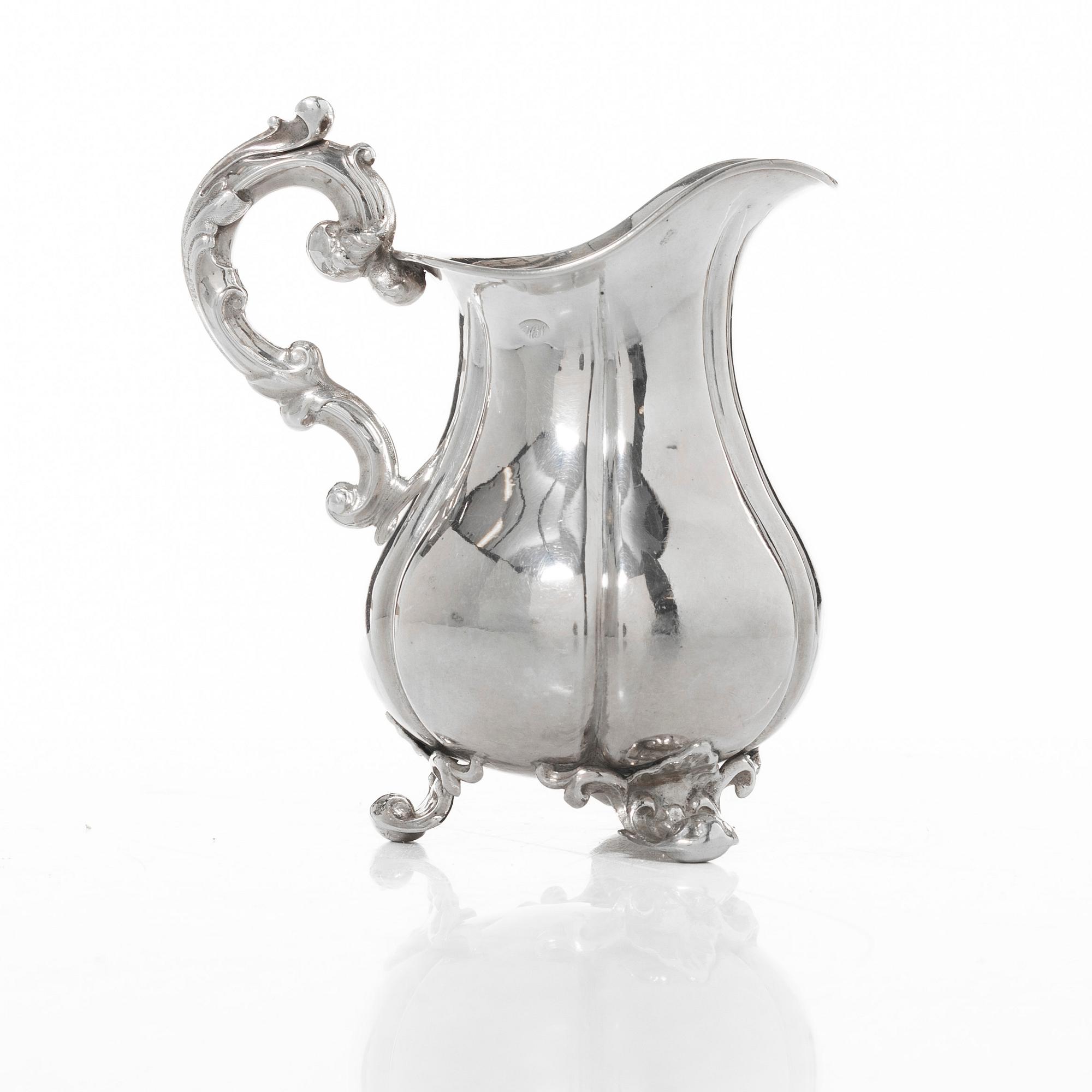 Christian Hammer, gräddkanna, silver, Stockholm 1857. Nyrokoko.