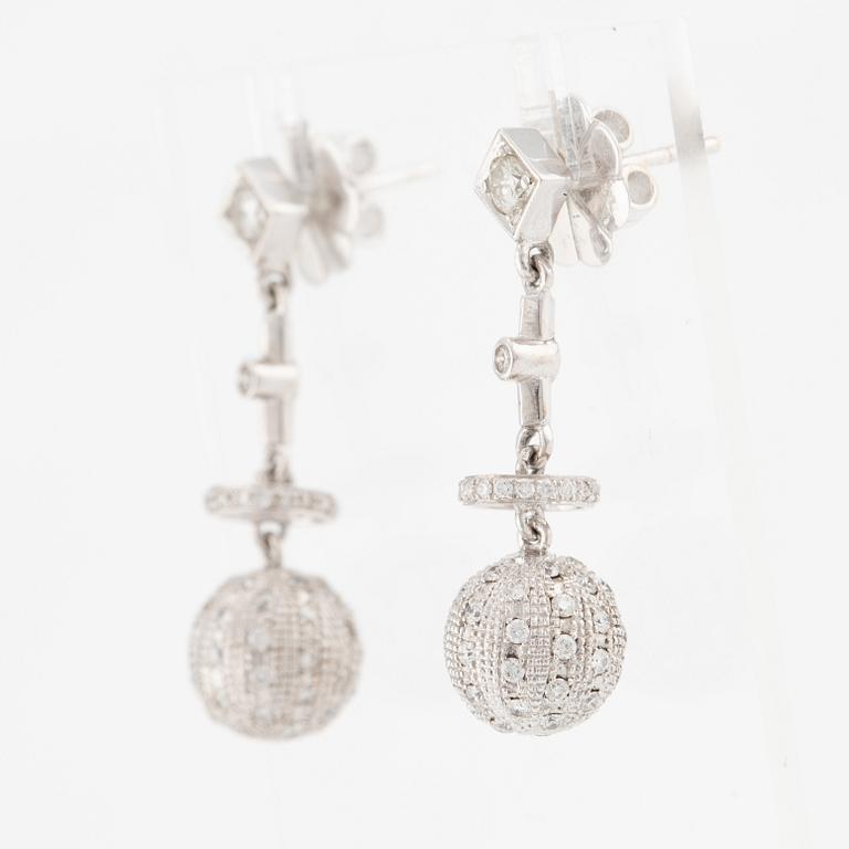 Earrings, 18K white gold with brilliant-cut diamonds.