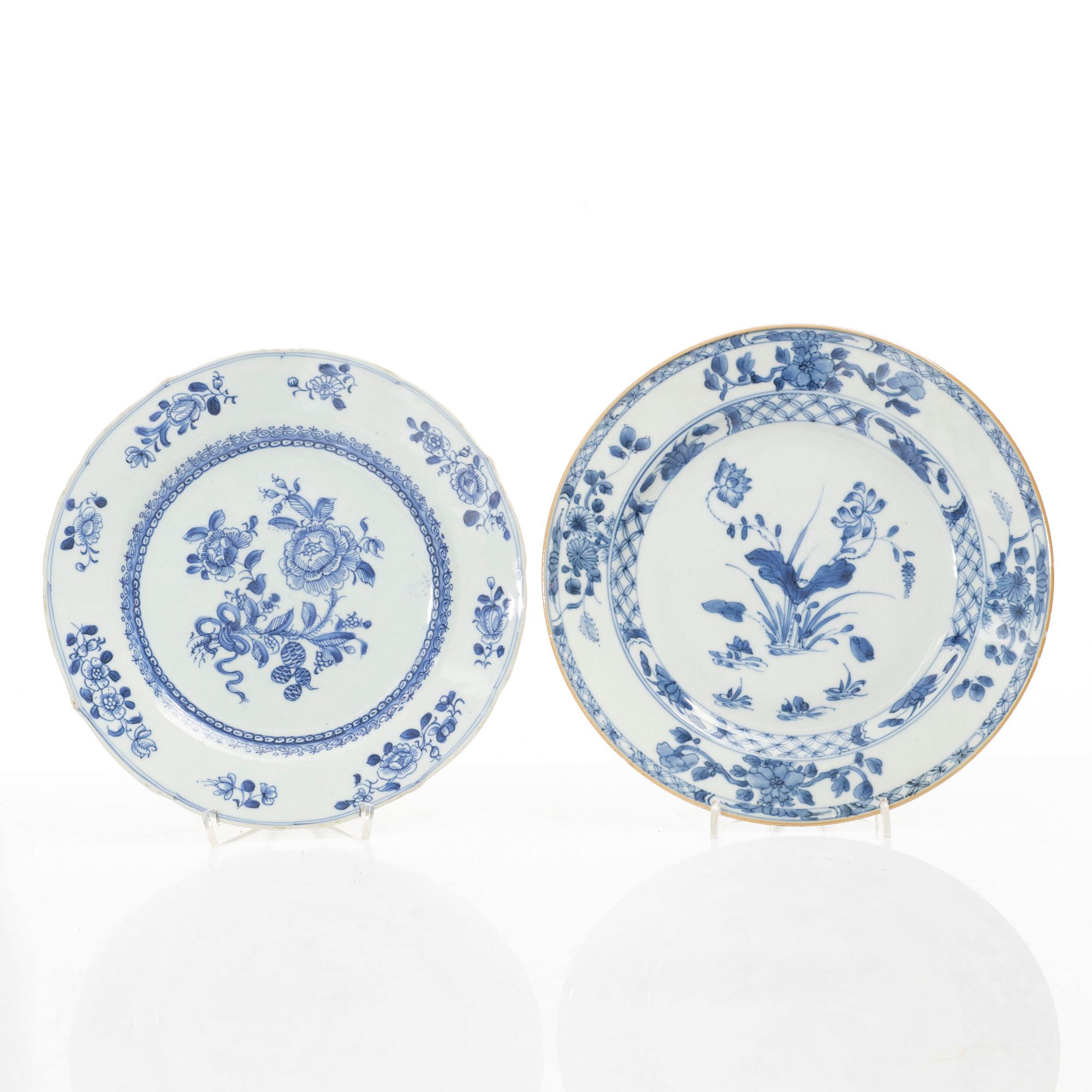 A set of five blue and white dinner plates, Qing dynasty, Qianlong (1736-95).