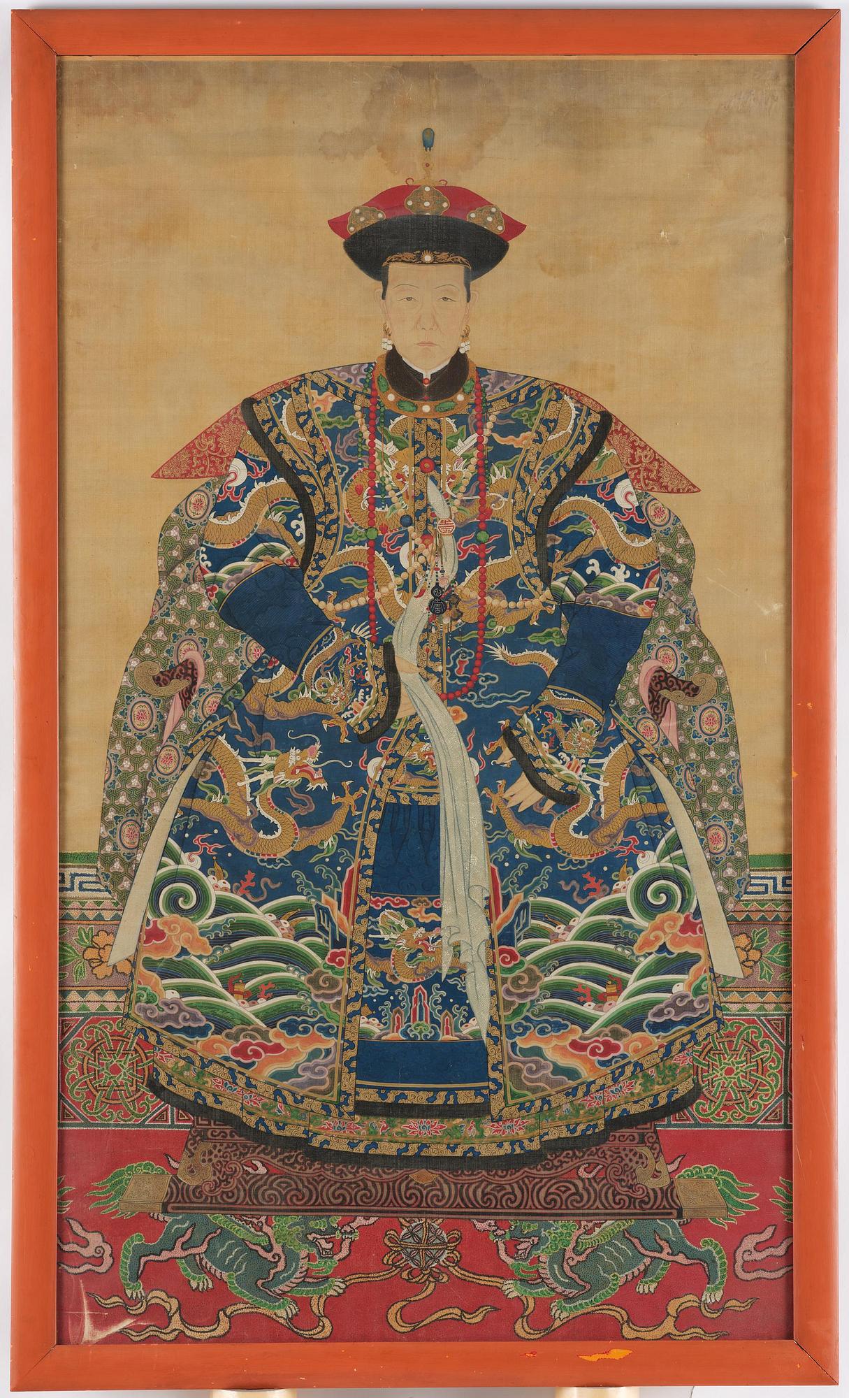 A painting of a high ranking noble woman, Qing dynasty, 19th century. Anonymous artist.