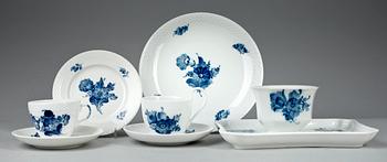 SERVISDELAR, 16 delar, porslin, "Blå blomst", Royal Copenhagen.