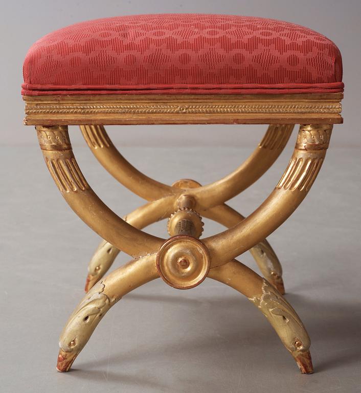TABURETTER, ett par, av Ephraim Ståhl (mästare i Stockholm 1794-1820). Sengustavianska.