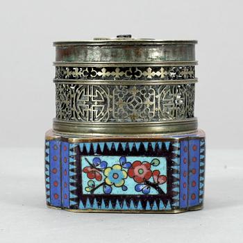 SPRITBRÄNNARE, silver och cloisonné, Kina, 1800/1900-tal.