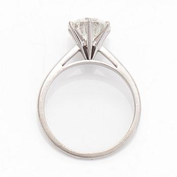 A platinum ring, set with a brilliant-cut diamond approximately 2.60 ct. With certificate from Tillander.