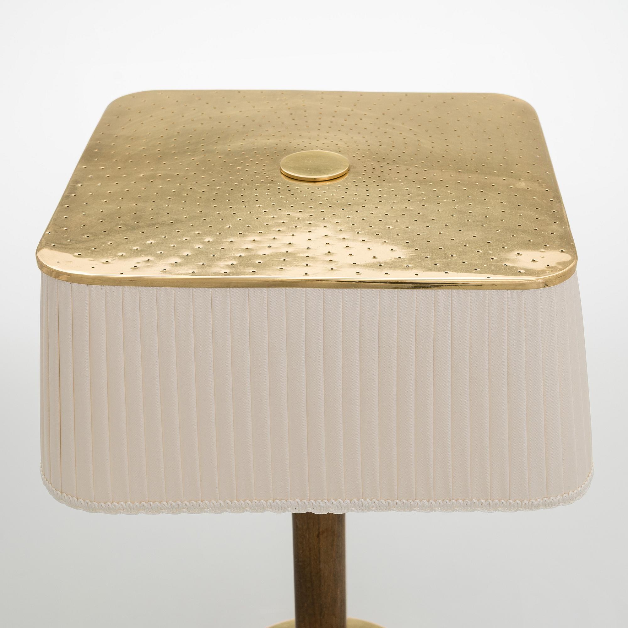 Paavo Tynell, A mid 20th century '5066' desk lamp for Taito Oy, Finland.