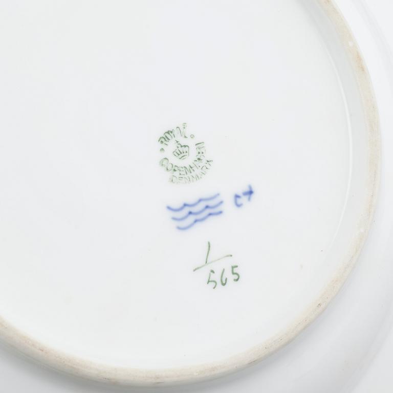 25 pieces of porcelain tableware from Royal Copenhagen, model "Musselmalet", 20th century.