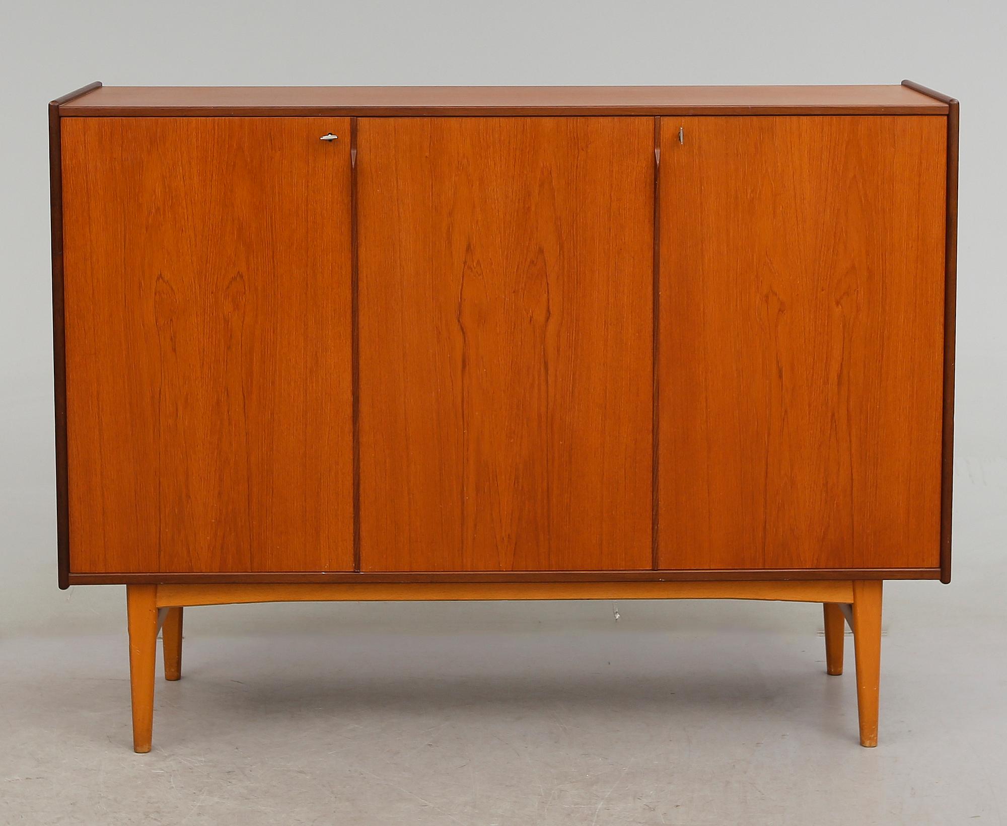 SIDEBOARD, Ulferts, Tibro, 1900-talets andra hälft.