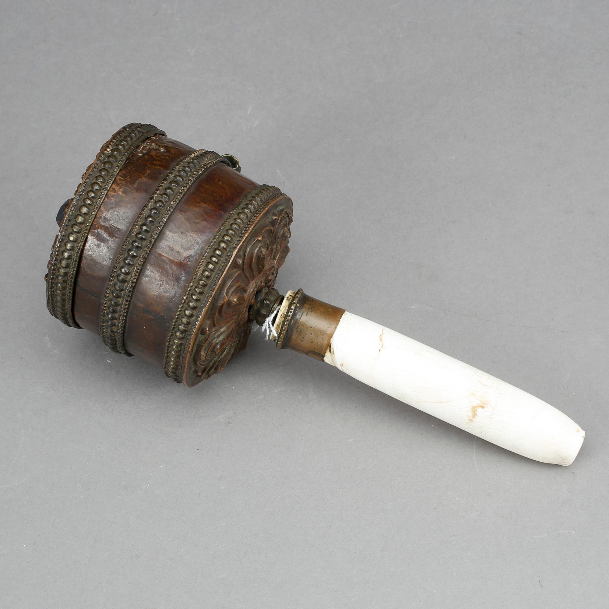 BÖNERULLE, koppar, ben och pergament. Tibet/Nepal, sent 1800-tal. |.