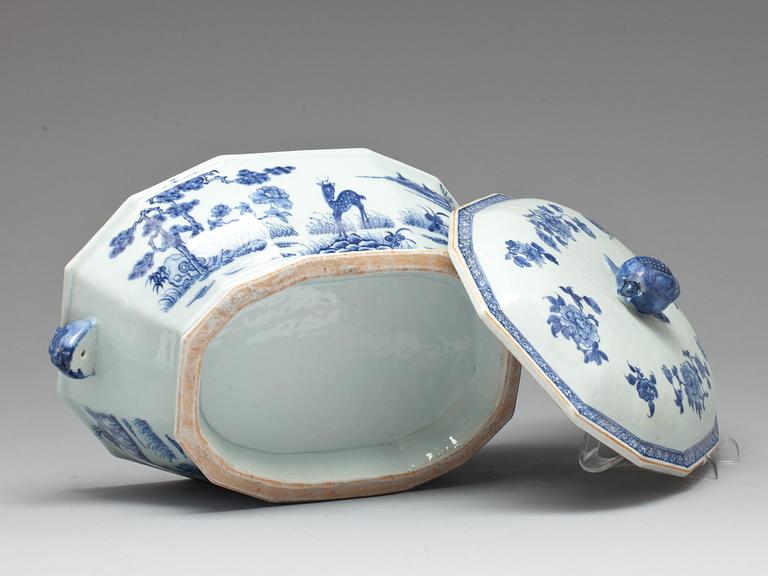 TERRIN med LOCK, porslin, Kina, 1700/1800-tal.