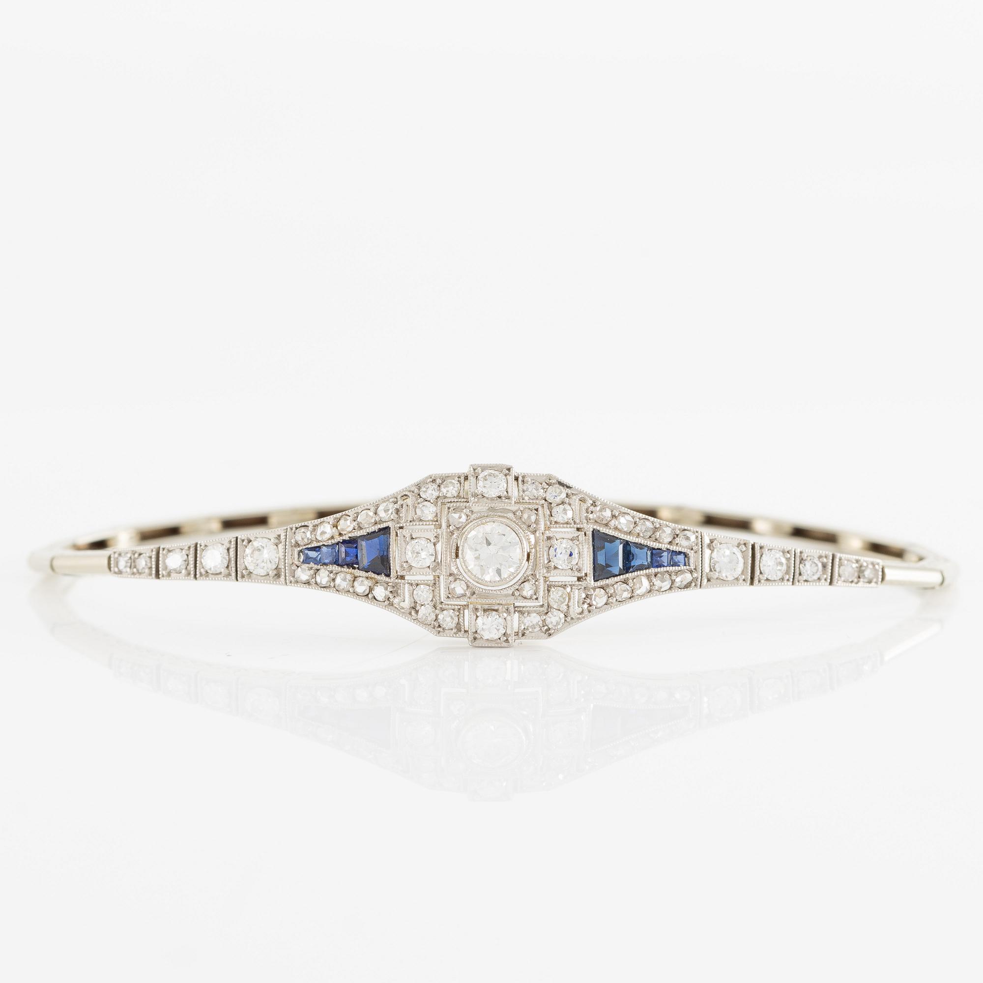 Bracelet, 18K white gold set with brilliant-cut and octagonal-cut diamonds and blue sapphires, Art Deco, circa 1920-30s.