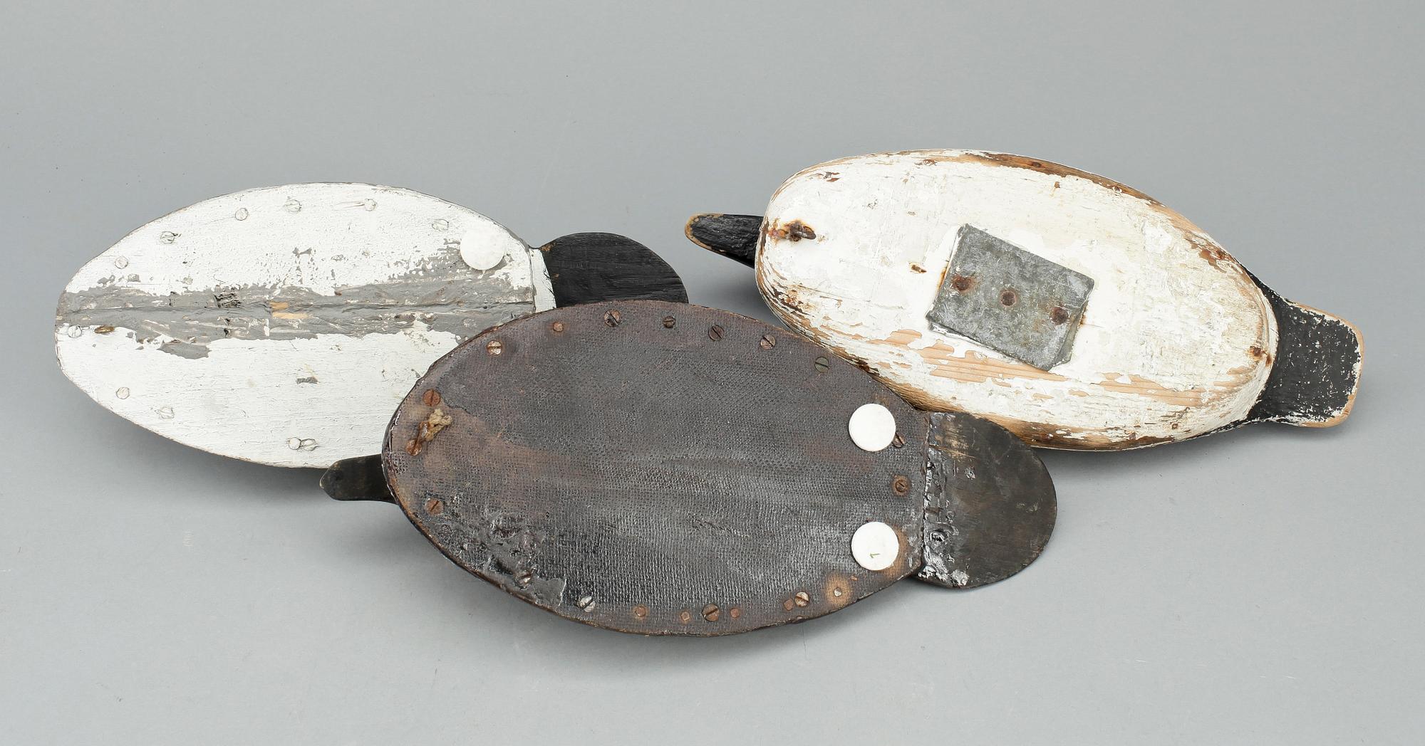 VETTAR, 3 st, målat trä, 1900-tal.