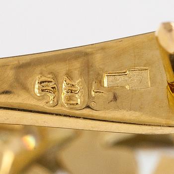 A pair of 14K gold earrings with diamonds ca. 0.12 ct in total and aquamarines.