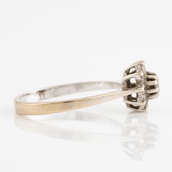 Ring, 18K vitguld med briljantslipade diamanter.