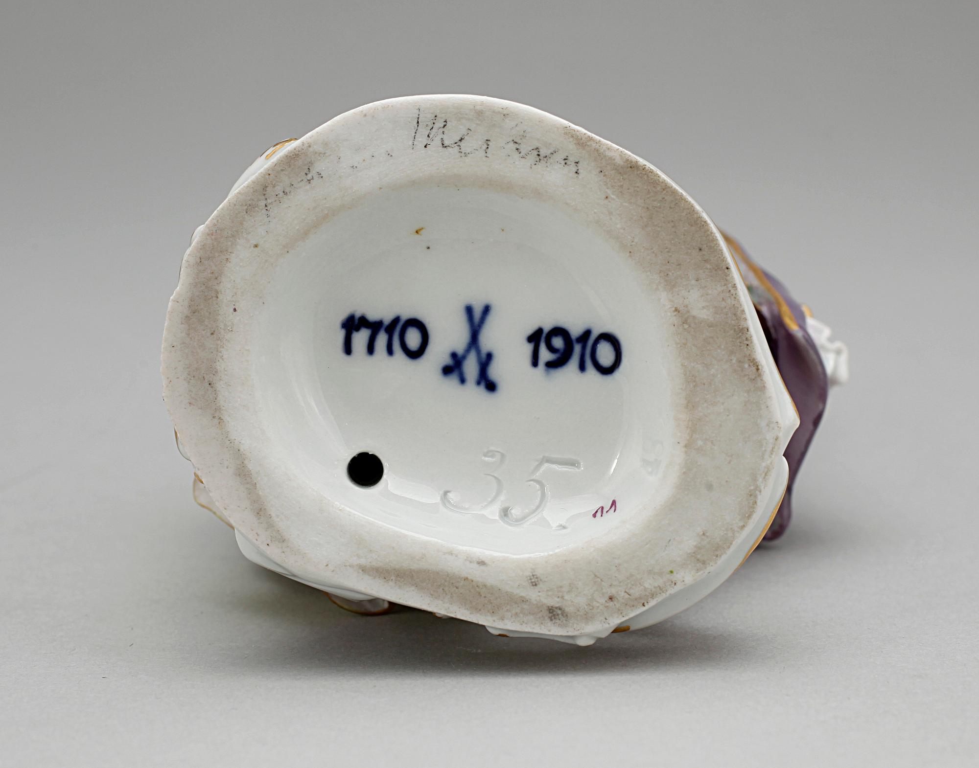 FIGURIN, porslin, Meissen, 1910.