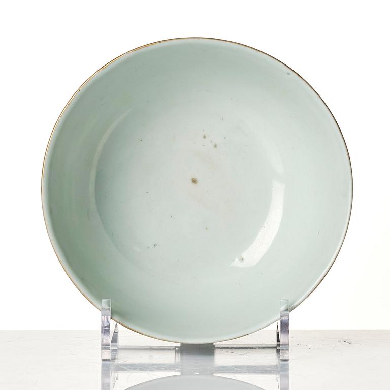 A turquoise-ground grisaille-painted 'Dayazhai' 'peony and chysanthemum' bowl, Qing dynasty, Guangxu period, circa 1876.