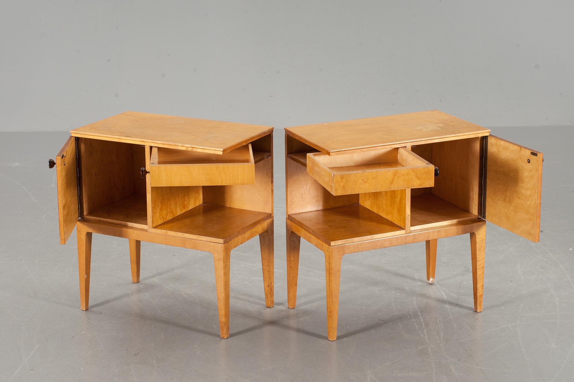 SÄNGBORD, ett par, 1930/40-tal.