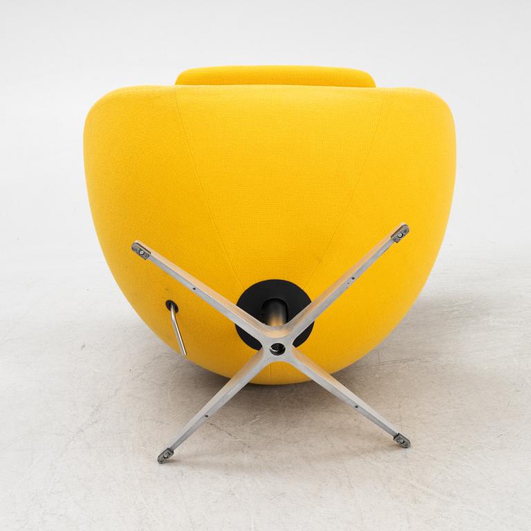 Arne Jacobsen, armchair, "Ägget", Republic of Fritz Hansen, Denmark, 2006.