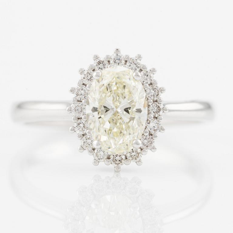 Ring with an oval brilliant-cut diamond of 1.20 ct accompanied by the following GIA report.