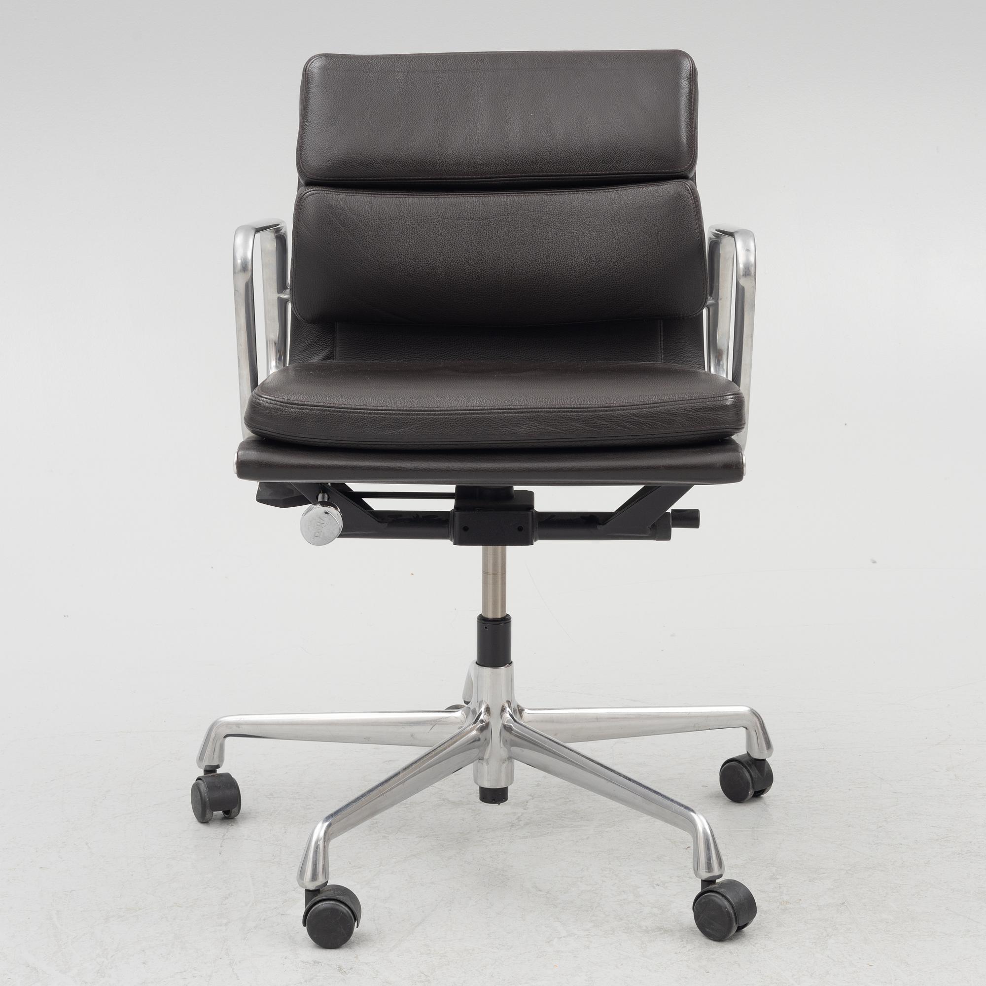 Charles & Ray Eames, office chair, "Soft Pad Chair EA217", Vitra.